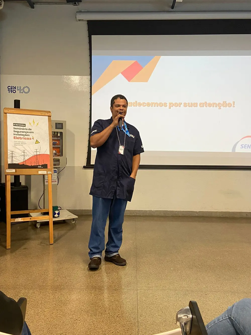 Mateus apresentando um conteúdo técnico